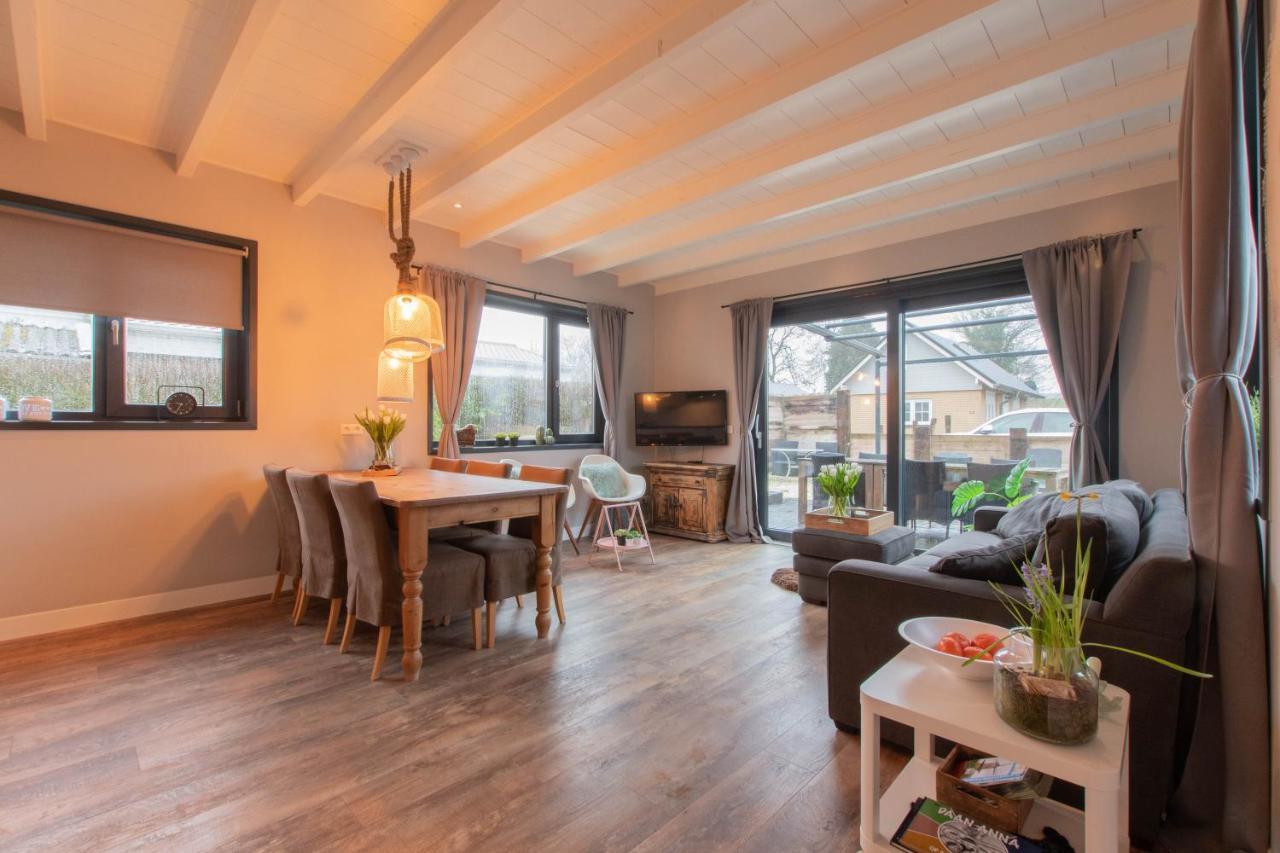 Stijlvol Ingerichte Bungalow In Baarland Exterior foto